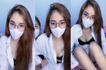 Rình trộm cô em họ thủ dâm và... hì hục với anh họ xa trong lớp học